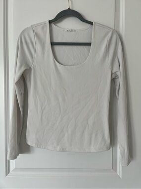 Blu Pepper Medium White Long Sleeve Ribbed Scoop Neck Shirt